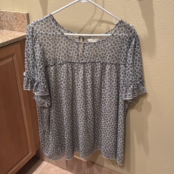 Max Studio woman's flouncy sheer shoulder blouse in black and white design - Picture 3 of 8